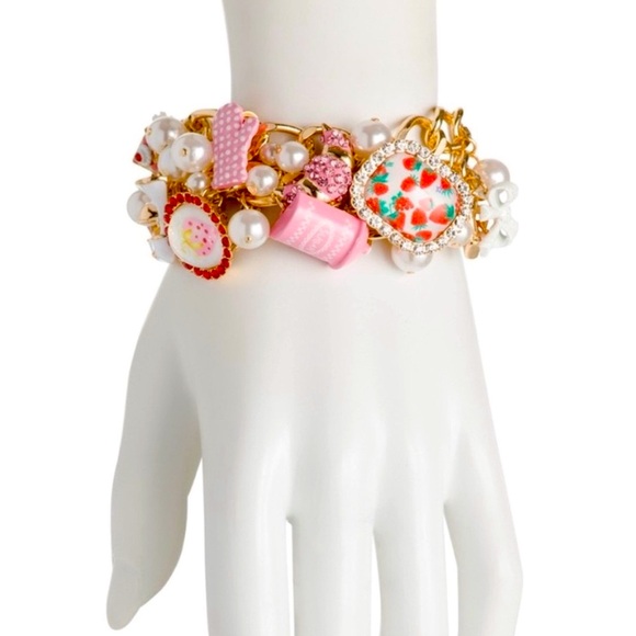 Betsey Johnson Jewelry - NWT ⚜️💖⚜️ Betsey Johnson Babycakes Cluster Bracelet